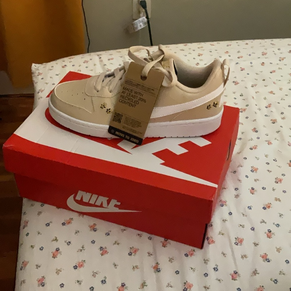 Nike Beige Low-Top Sneakers